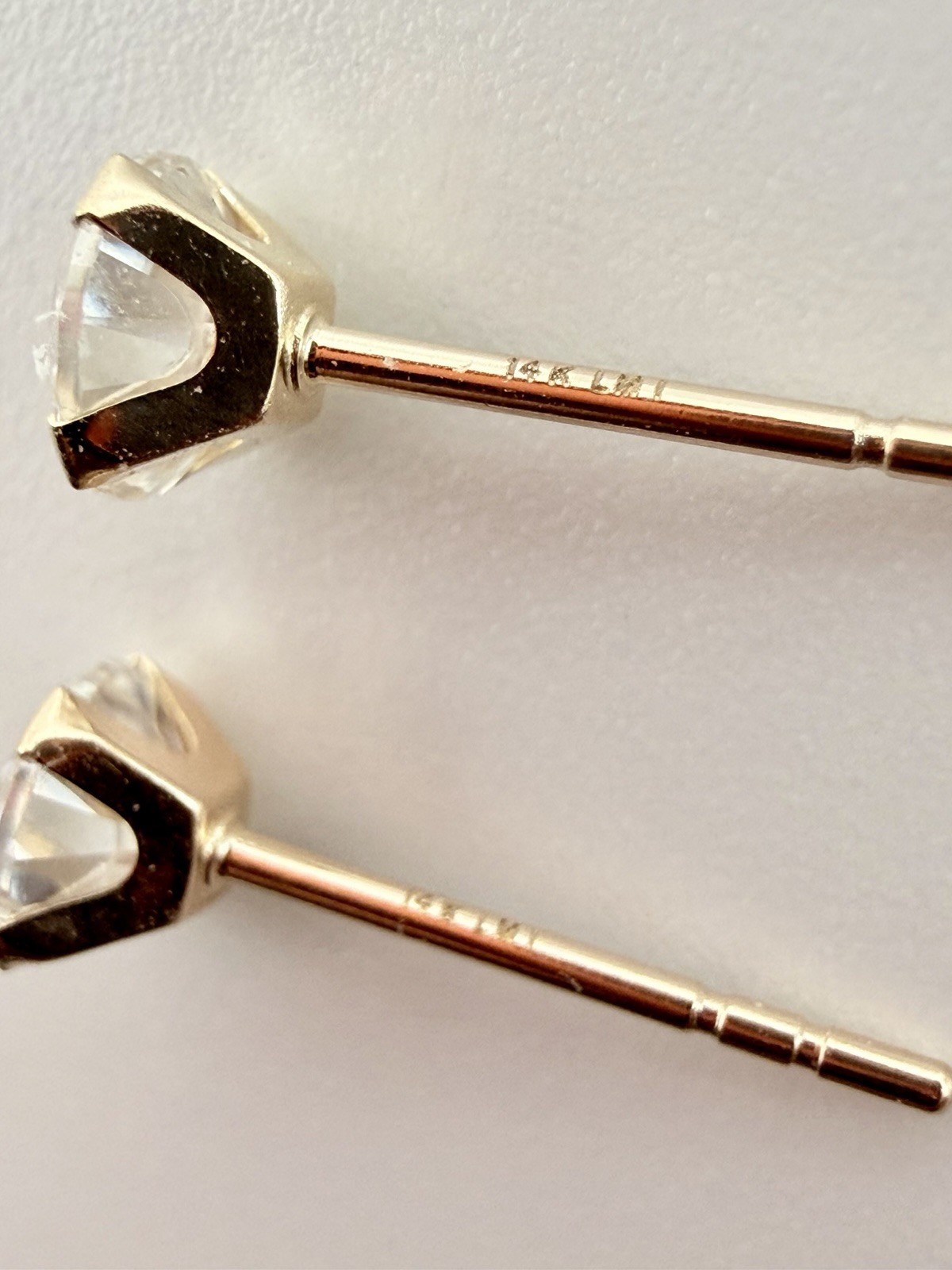 14k Yello Gold Moissanite Stud 0.47 CT 0.23g