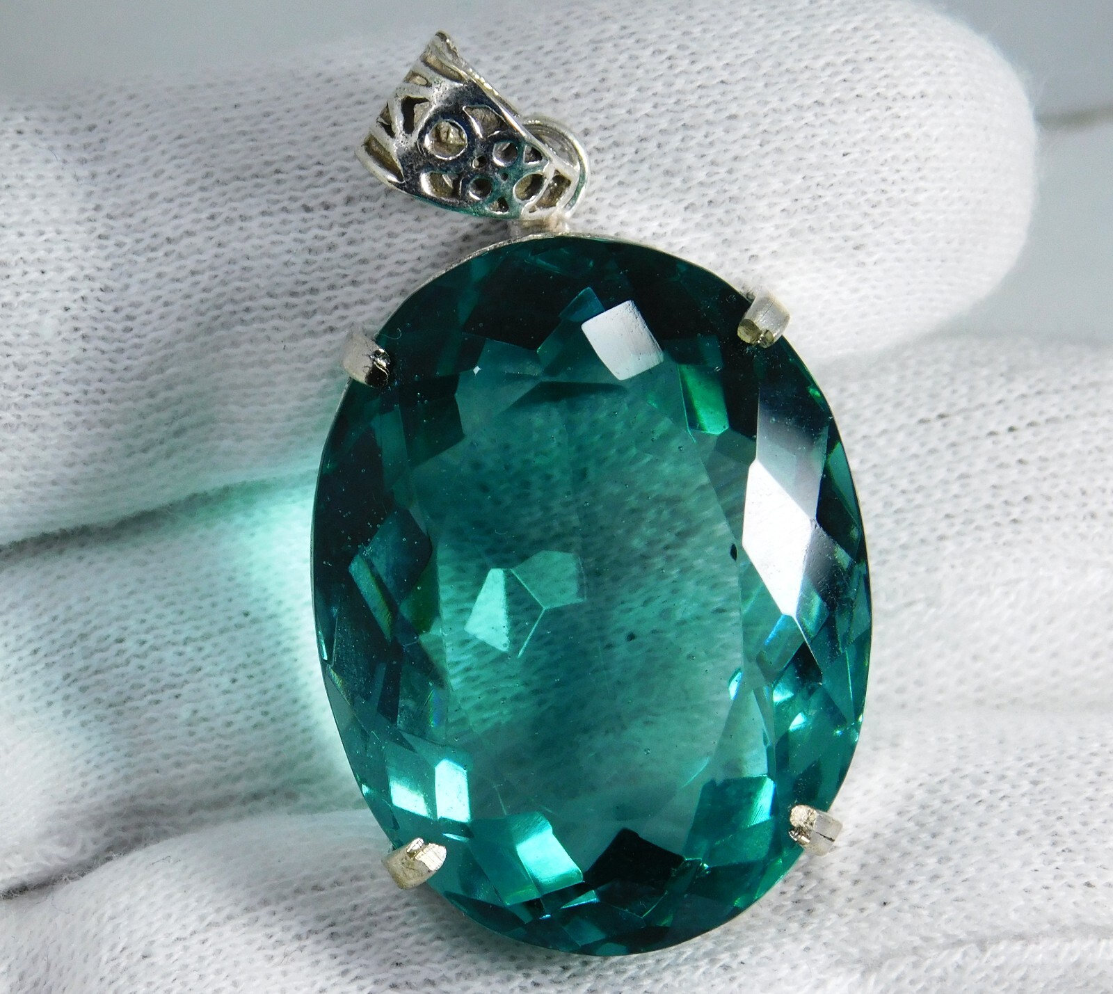 Certified, Natural 138.20 Ct Excellent Blue Aquamarine Pendant Oval Cut Gemstone