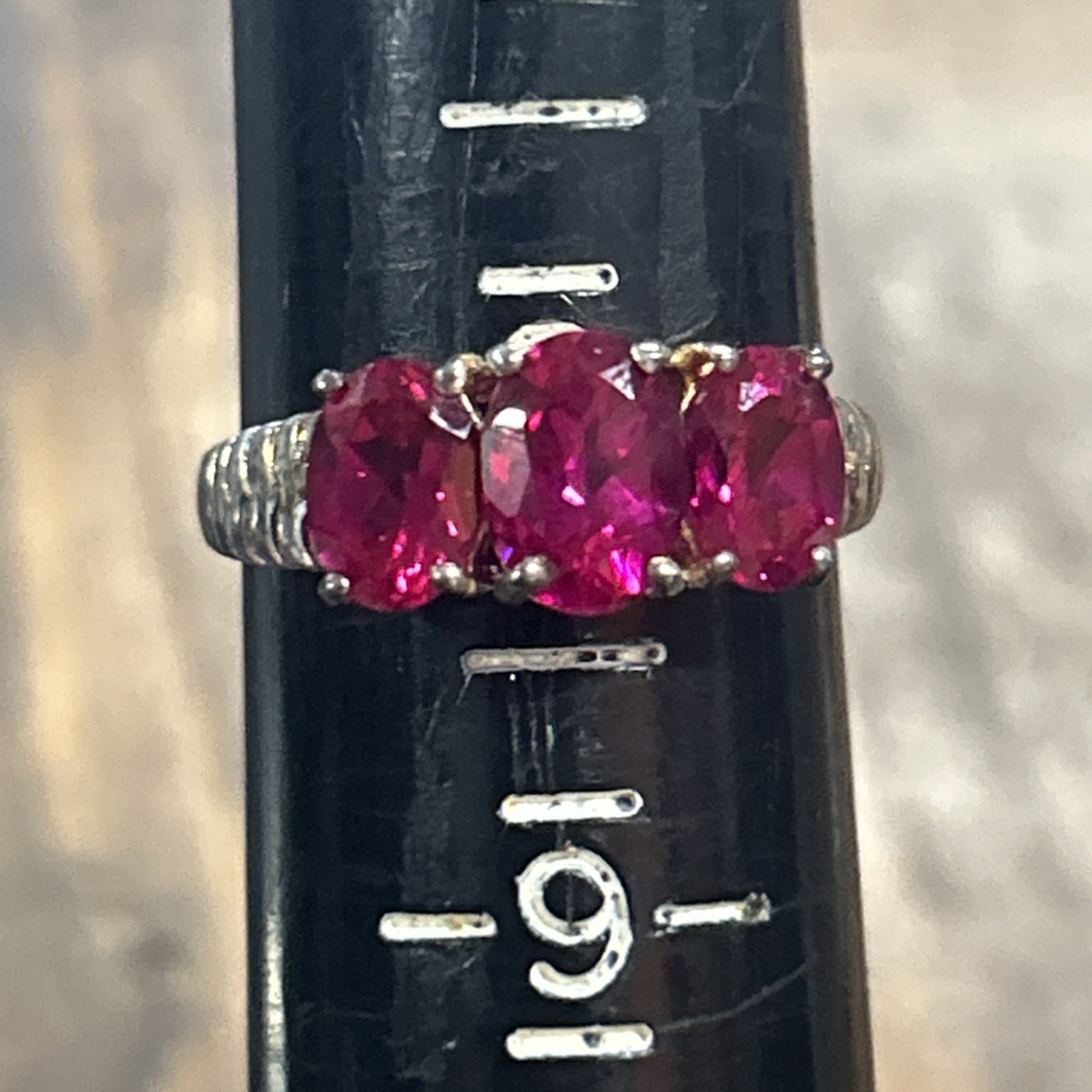 Sterling Silver 3 Magenta Stones Ring Sz 8.25 2.91 Grams