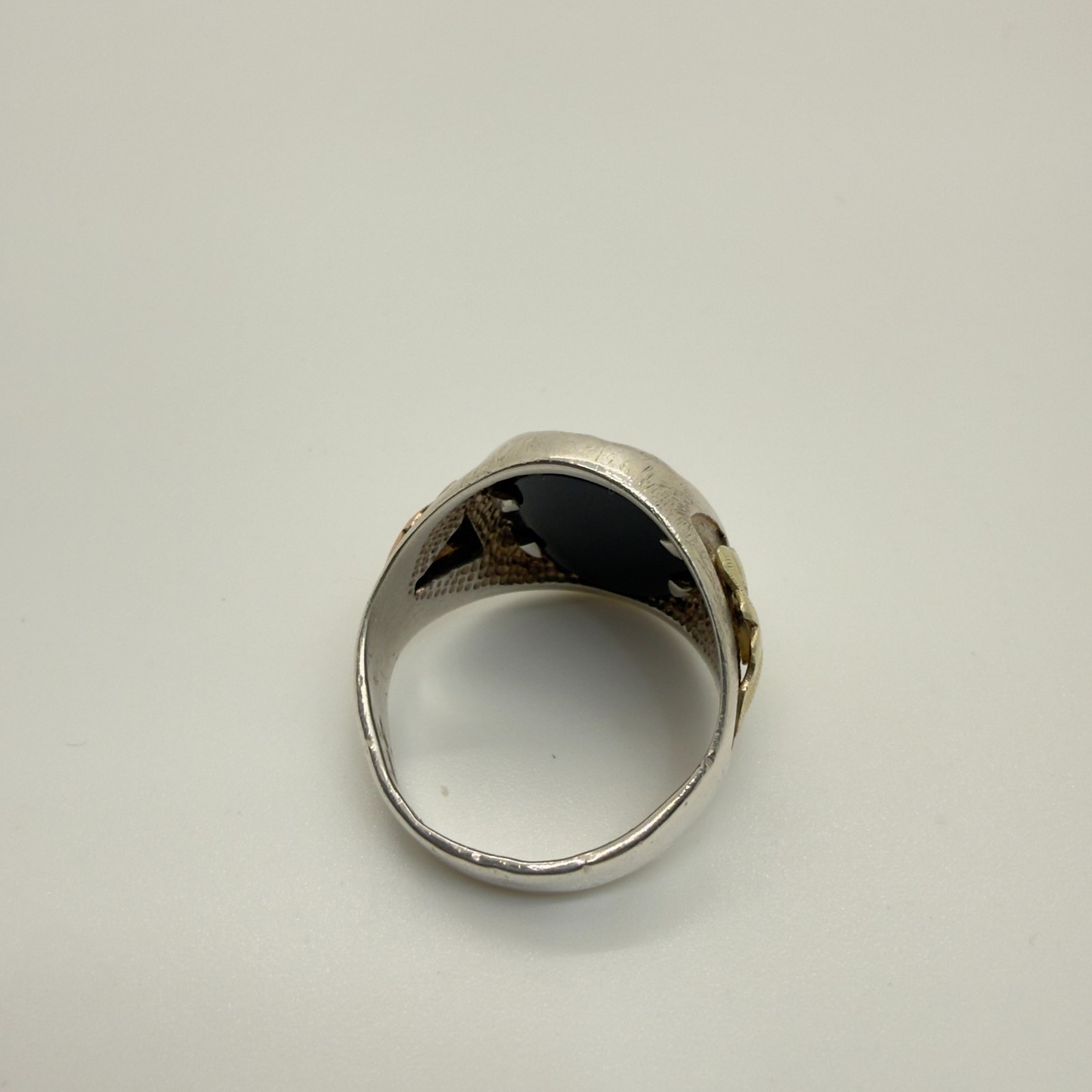 Landstrom’s 12K Black Hills Gold Sterling Silver Men’s Eagle Onyx Ring Size 9.5