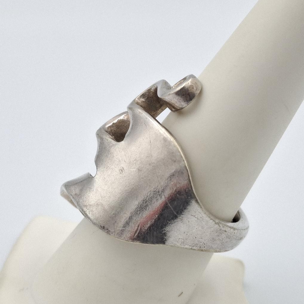Vintage Victor & Co International Silver Plated Handmade Curled Tine Fork Ring 9