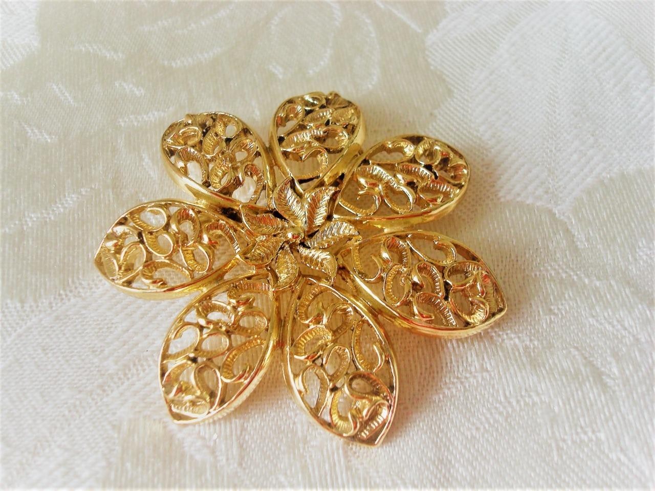 Vintage Gold tone Openwork Flower Pin Brooch 2 1/8 In. KJ