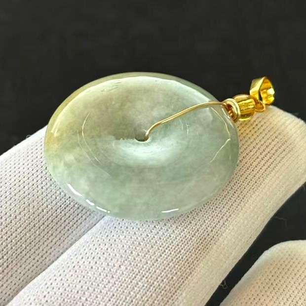 Hi-grade Natural Green Jade Jadeite Round Pendant 29x29x5mm. Free Necklace
