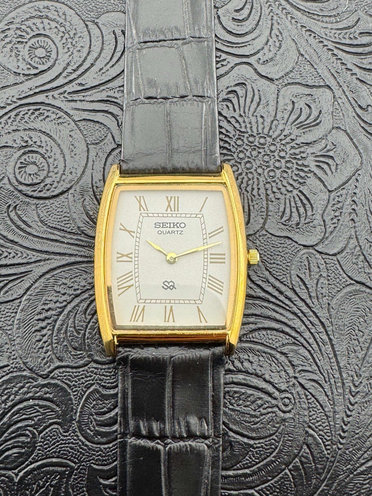 WHITE DIAL Vintage Seiko Slim Tonneau Tank Men’s Wrist Watch