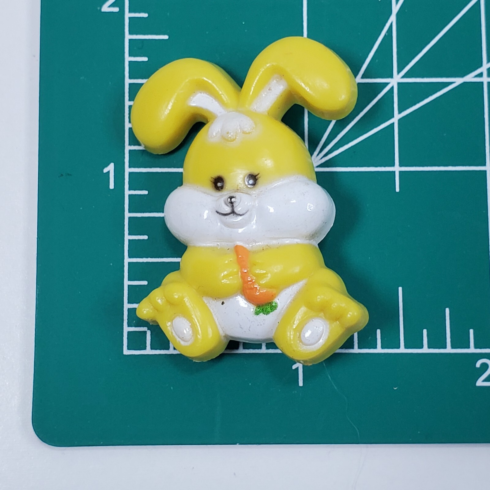 Vtg Plastic Resin Yellow Bunny Rabbit Holding Carrot Easter Spring Brooch Pin