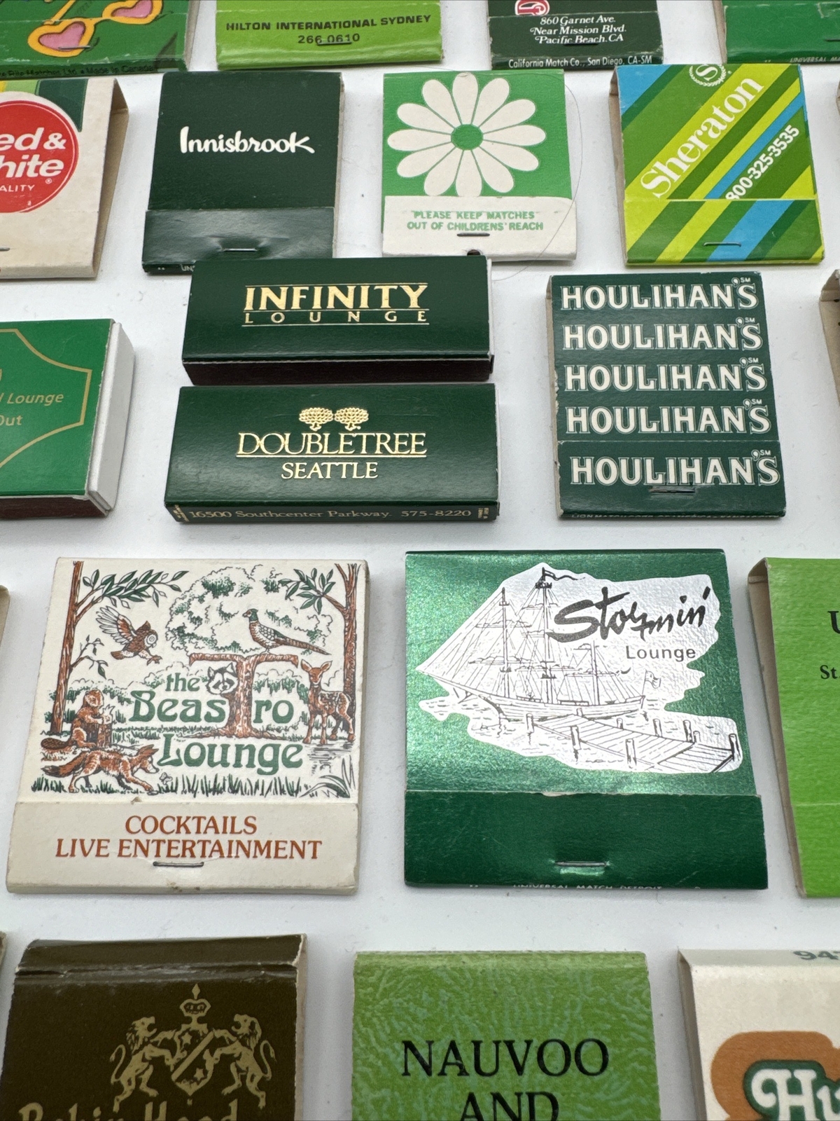 LOT OF 14 GREEN MATCHBOOK/BOX THEME RESTAURANTS LOUNGE STEAKS PIZZA MISC.