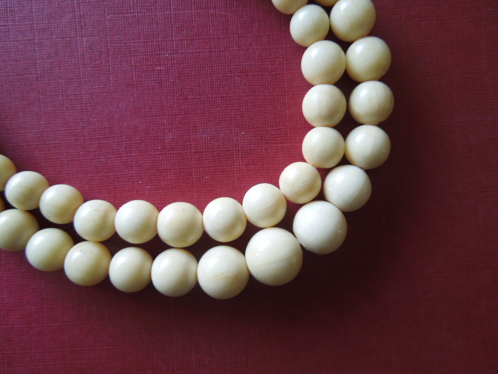 J3165 ART DECO NECKLACE VERY NICE CARVED LENGTH 40 CM