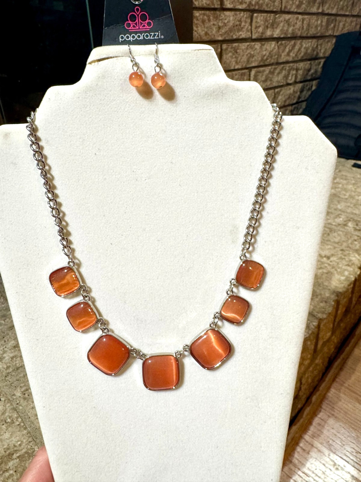 Aura Allure – orange moonstone/cat eye – Paparazzi necklace