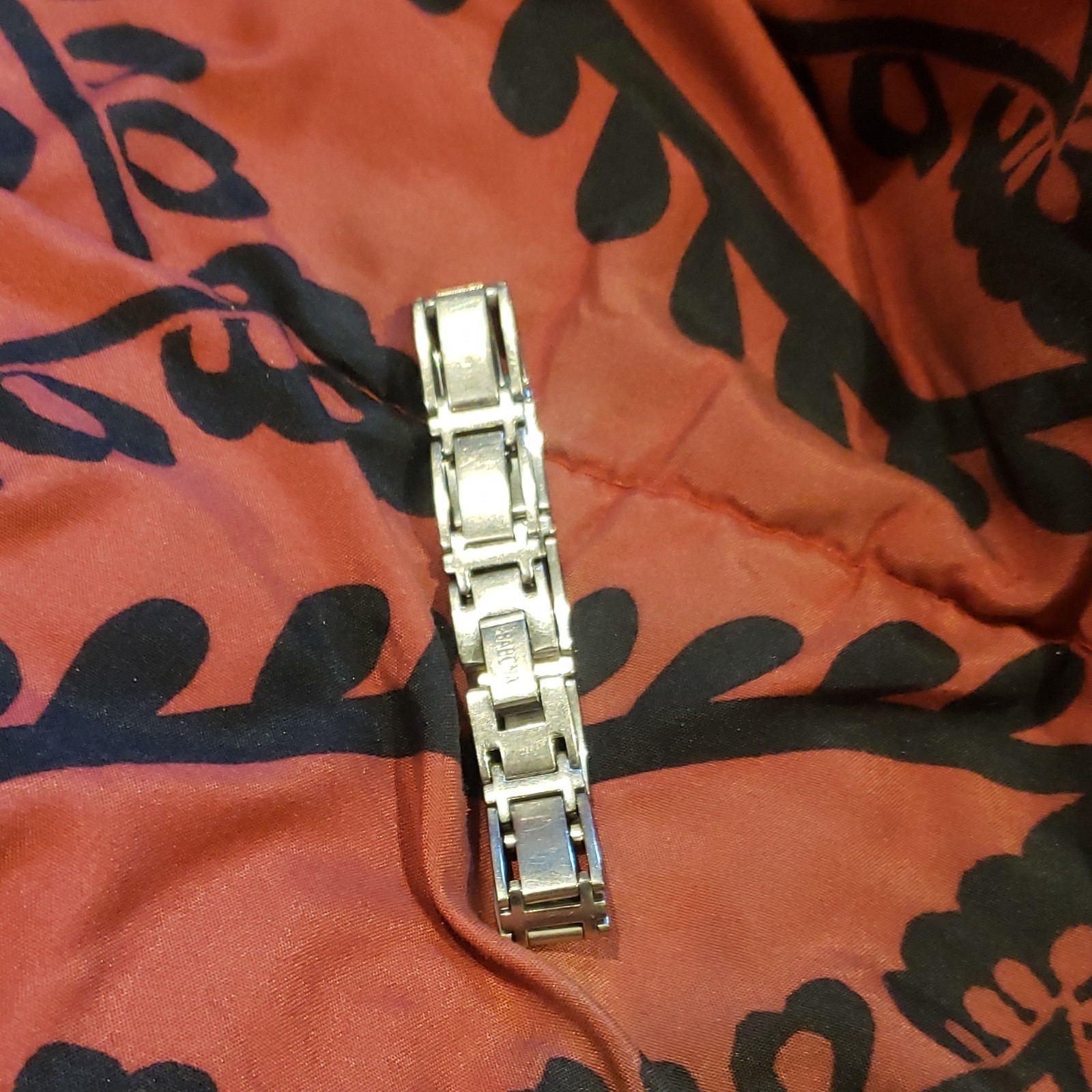 SADUN Signed Silver Tone Metal Link Chain Bracelet Fold-Over Closure