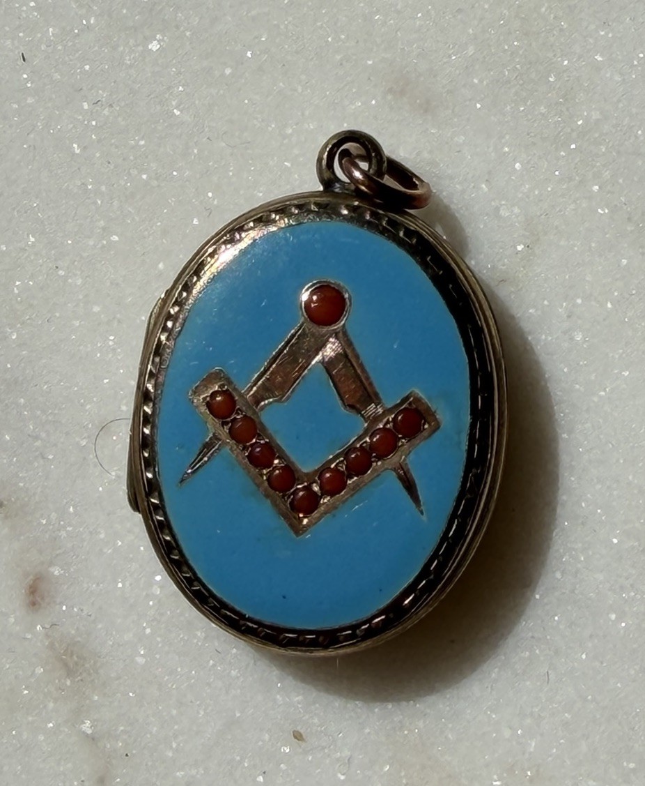 Exquisite Antique Victorian Edwardian 9ct Gold Front Back Enamel Coral Locket