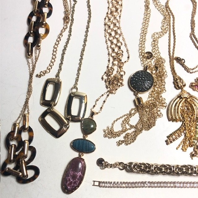 9091 Lot of 8 Fashion Necklaces Pendants Gold Tone Resin Gemstone Tassel Chain