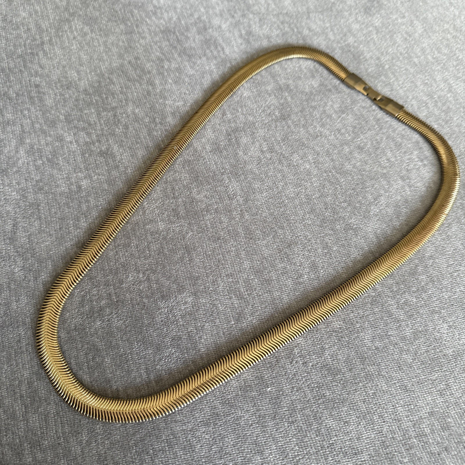 VTG Gold Tone Flat Snake Herringbone Chain Lonh Statement Necklace Chunky 80s