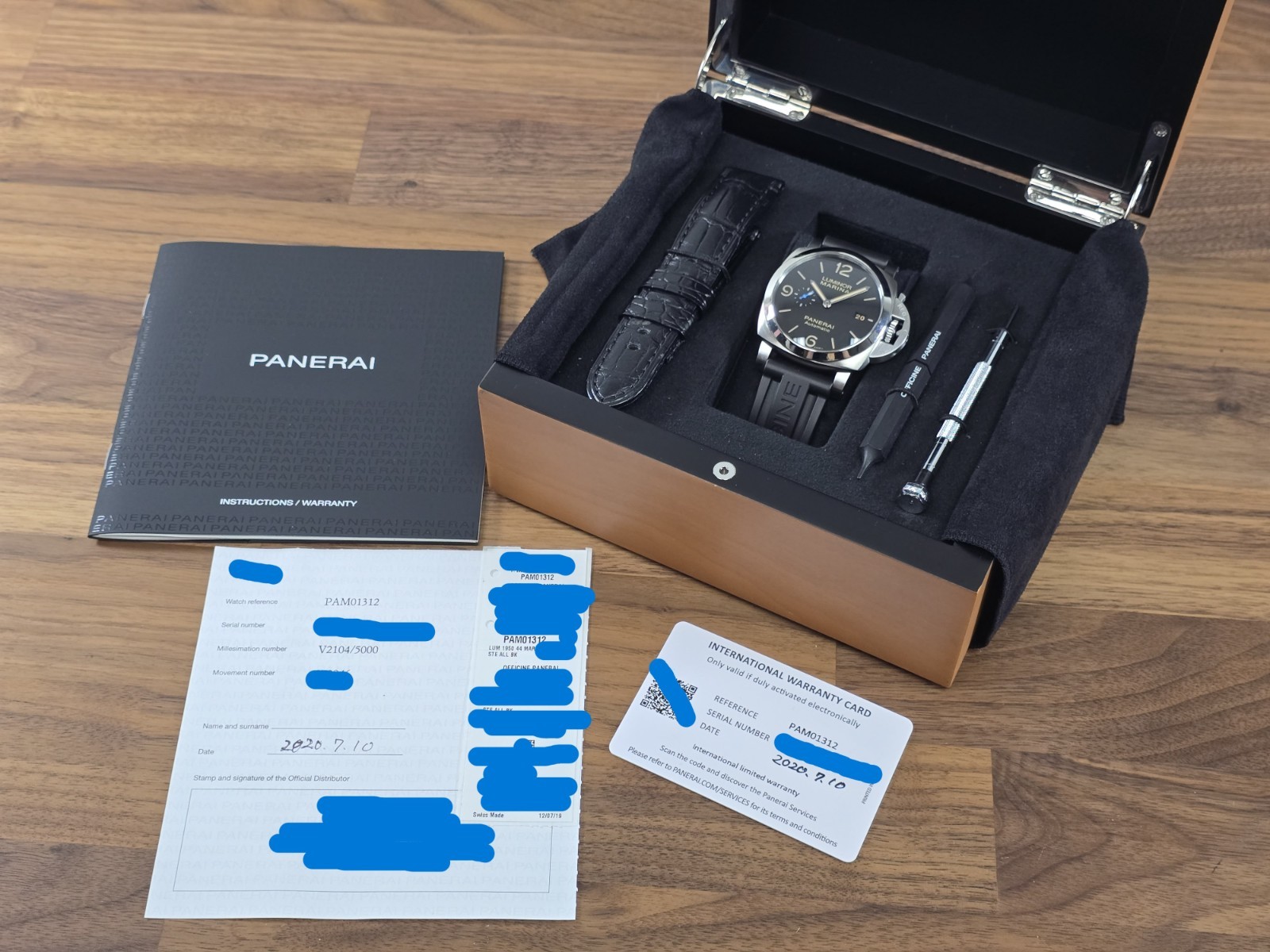 Panerai Luminor Marina 44 MM Black Dial on Black Rubber New Card 2020