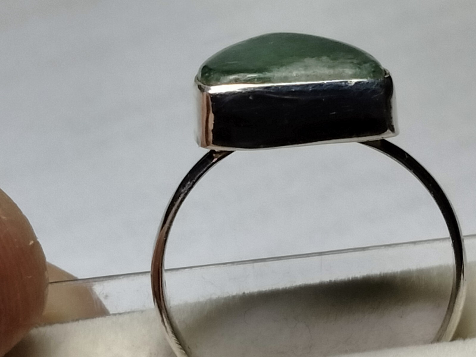 ATTRACTIVE NATURAL GREEN ONYX IN STERLING SILVER 925 RING SIZE 8.75-9.0