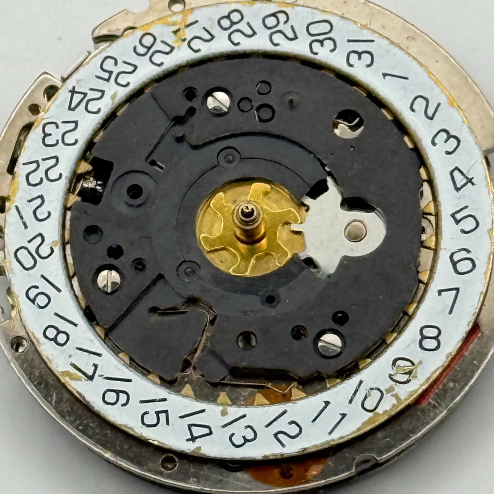 ISA 8172 Watch Movement Quartz Swiss Date 3 Jewels Vintage Parts Repair 26.1mm