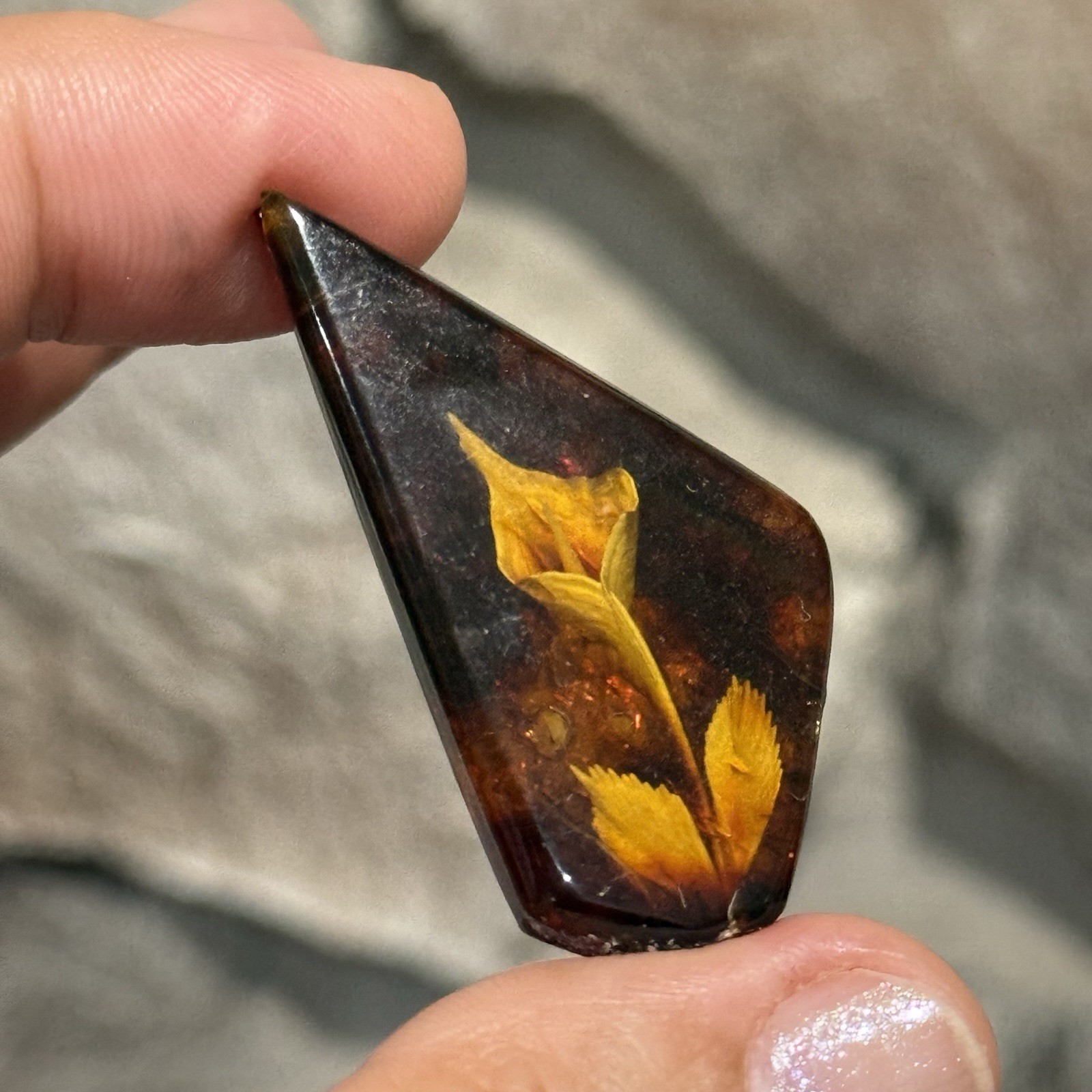 18.3ct 43.5x22x7mm Genuine Baltic Amber With Carved Calla Flower Cabochon Gem