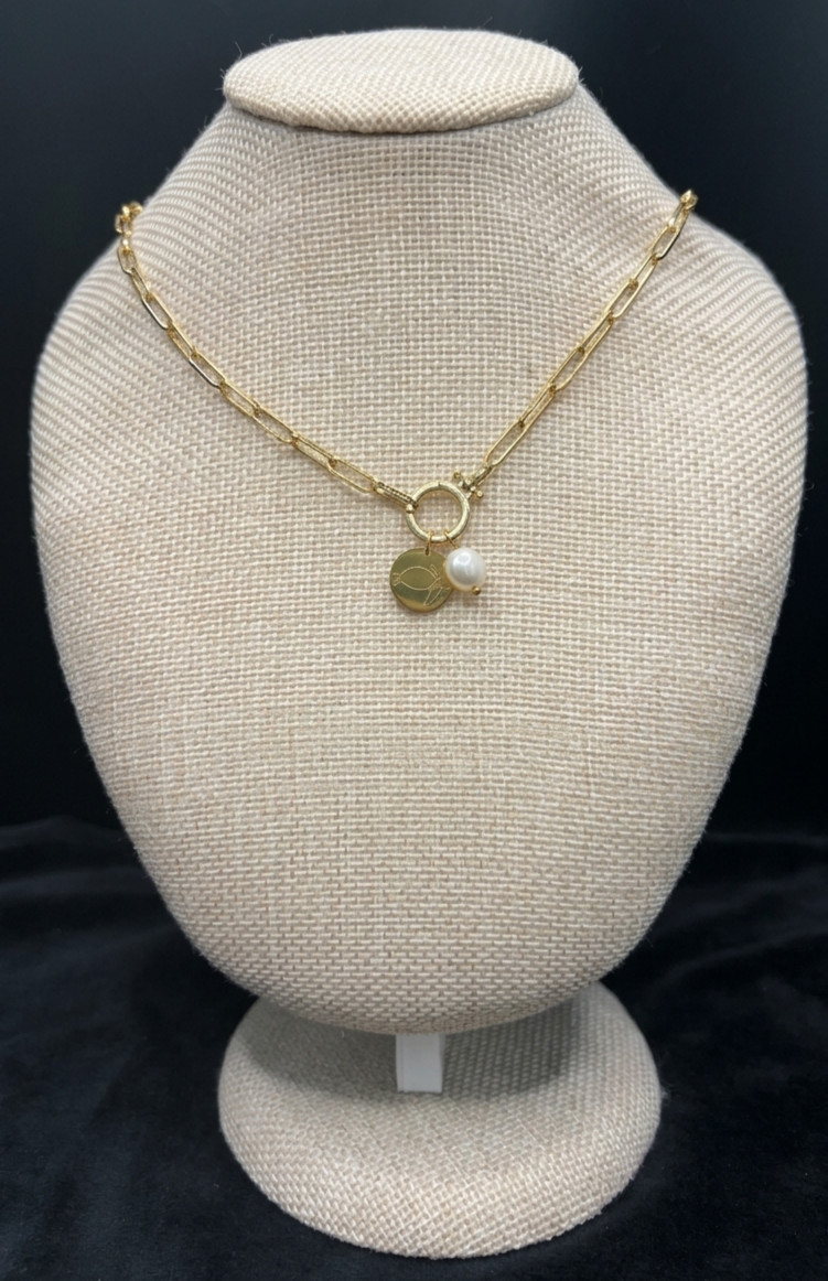 Gold Paperclip Chain Sea Turtle & Genuine 7.6mm Cultured Pearl Necklace 18.5″