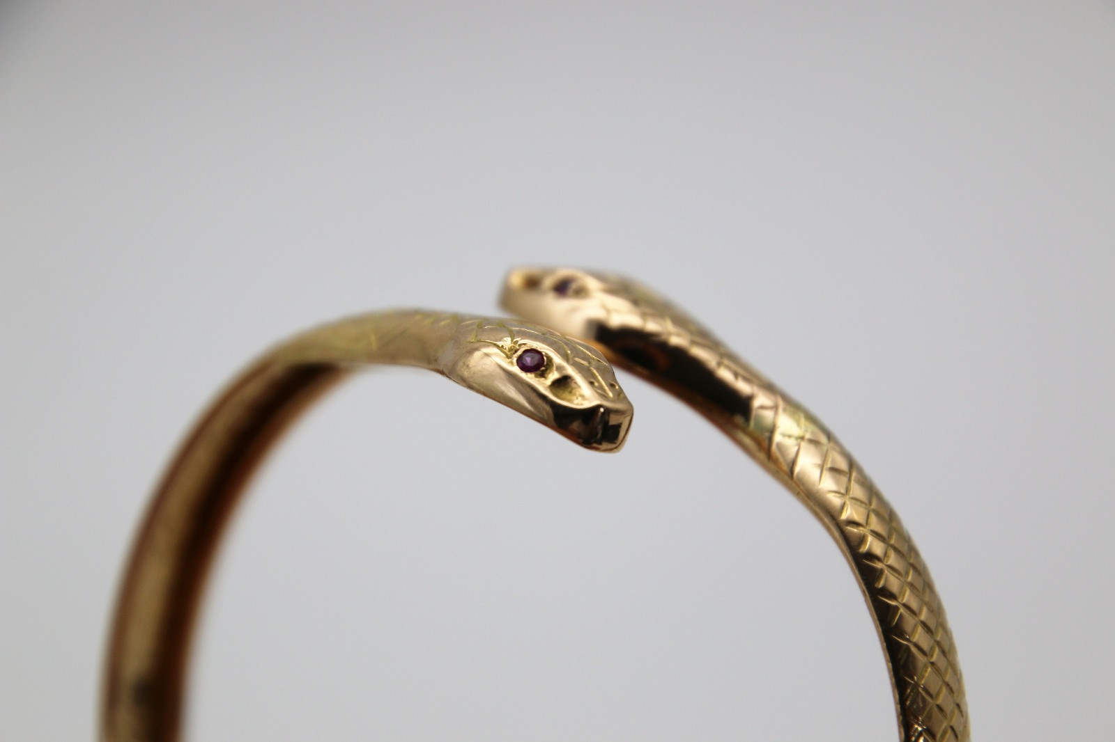 750 Gold Snake Bangle 18ct Expressive 18.7 Grams 4 Small Rubies