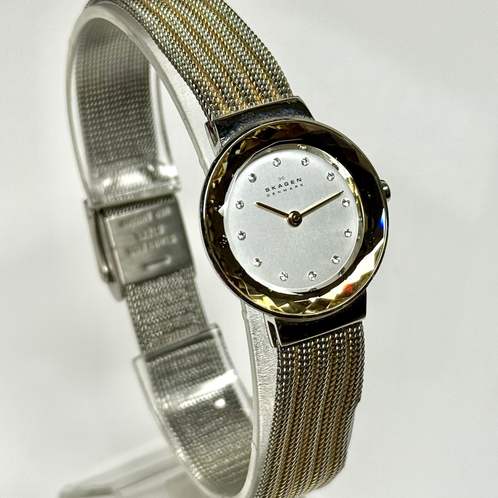 Skagen Womens Watch Two Tone Bracelet Faceted Mineral Crystal Excellent Conditio