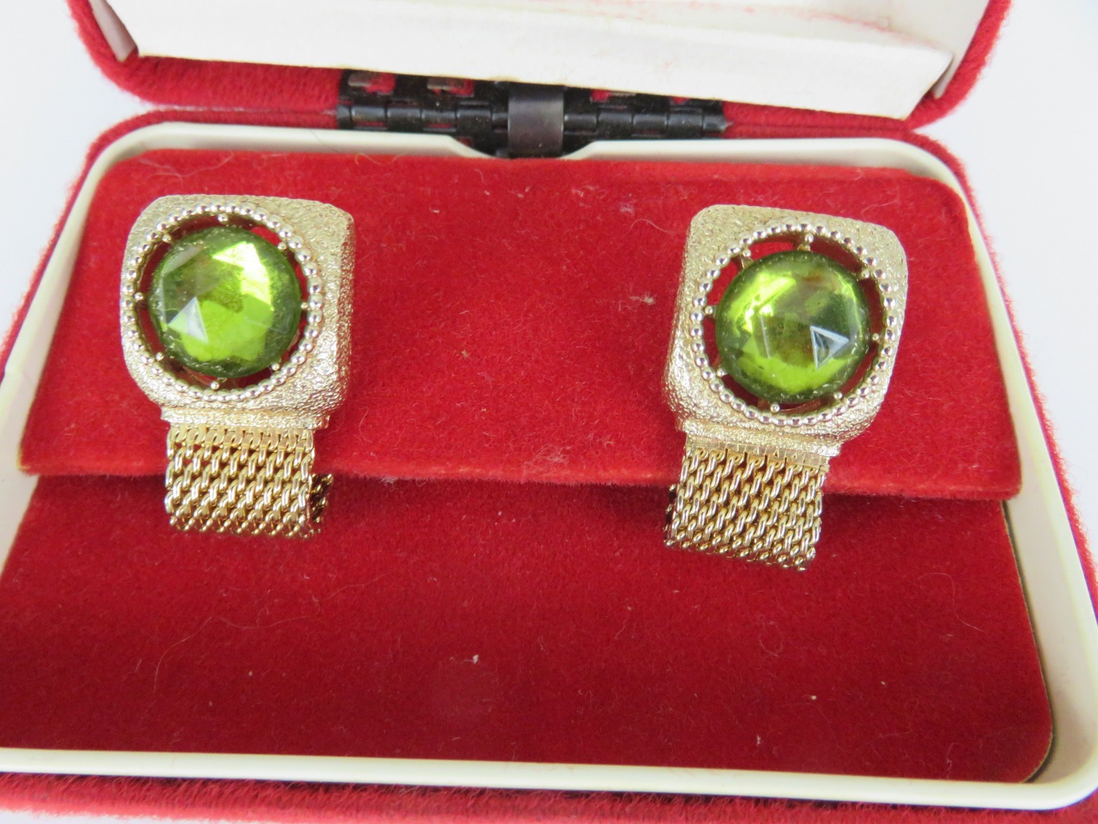 Vintage Swank Tivoli Men’s Green Stone/Glass with Gold Body Cuff links Jewelry