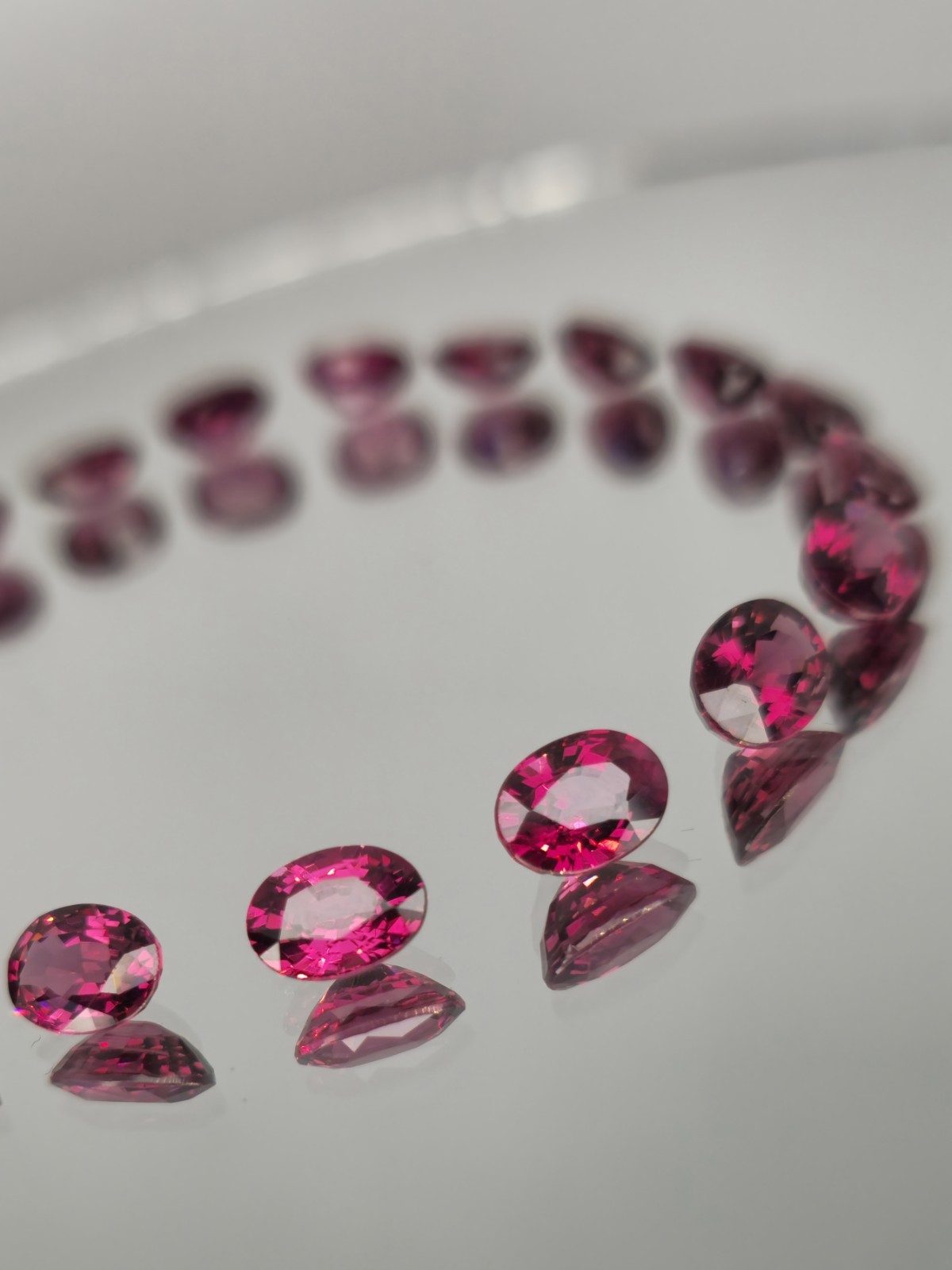 Tanzanian Rhodolite Garnets 22.10 Carat Unheated Oval Cut Natural Gemstones X20✨