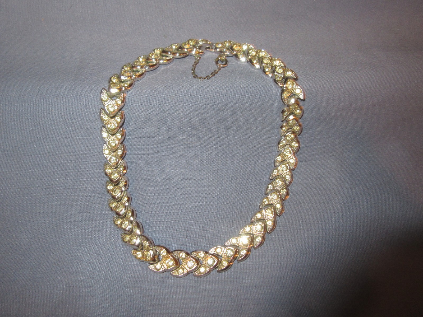 vintage rhinestone necklace silvertone fish tail link collar necklace 15″ mint
