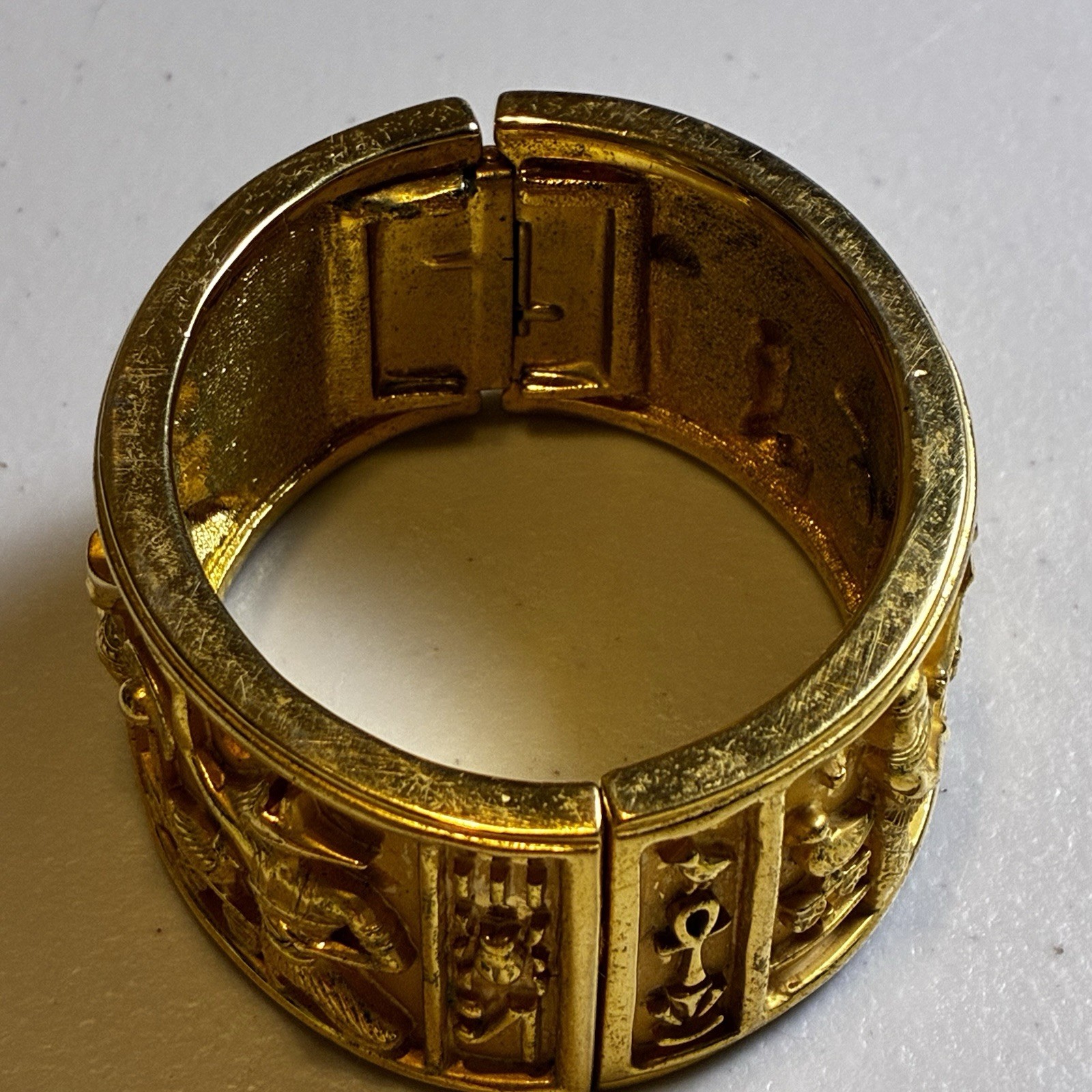 24 kgp Elizabeth Taylor Avon Cleopatra Egyptian Revival Wide Bangle Bracelet