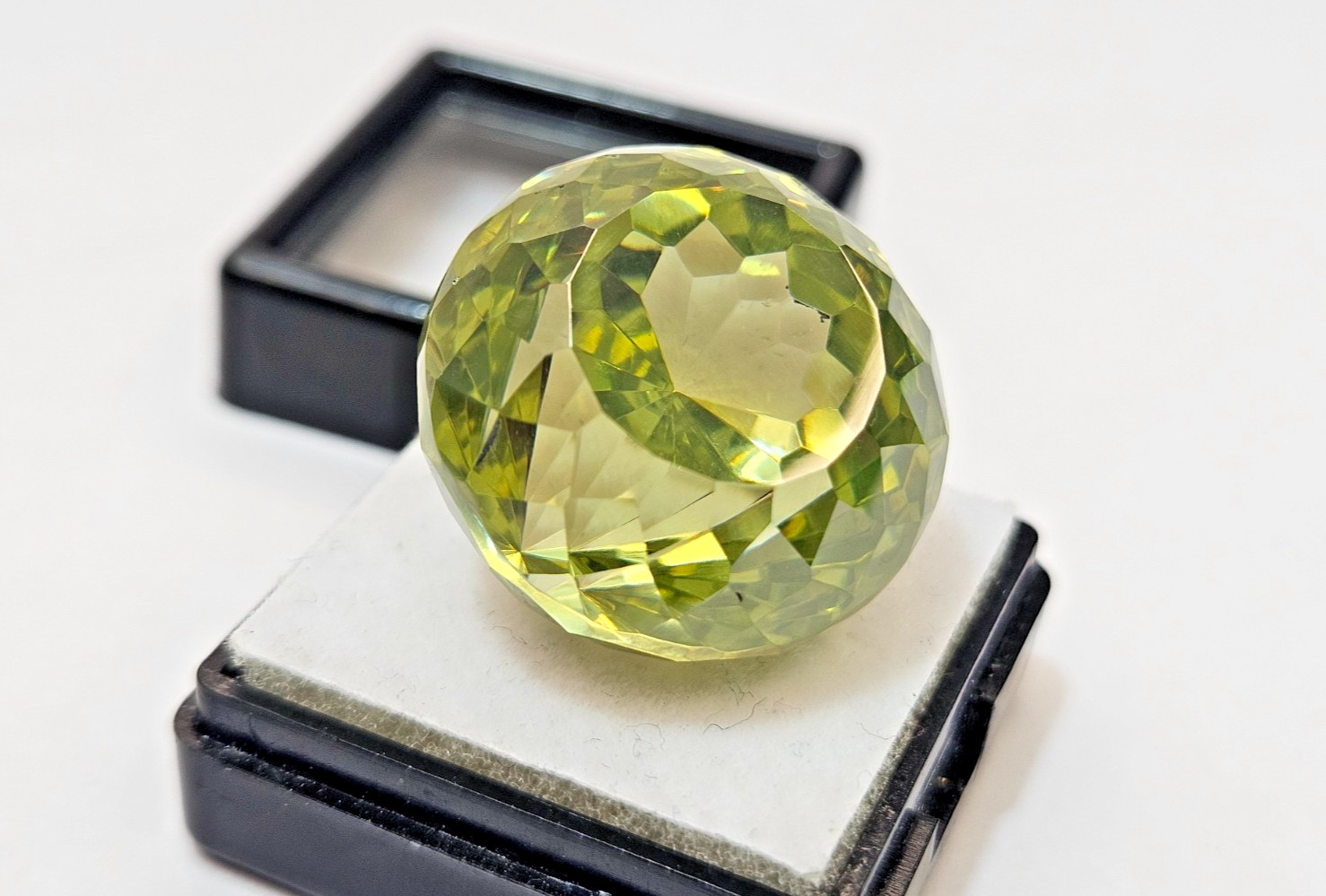 Cambodian Round Cut Green Zircon 105+ Ct Loose Gemstone For Pendant Making