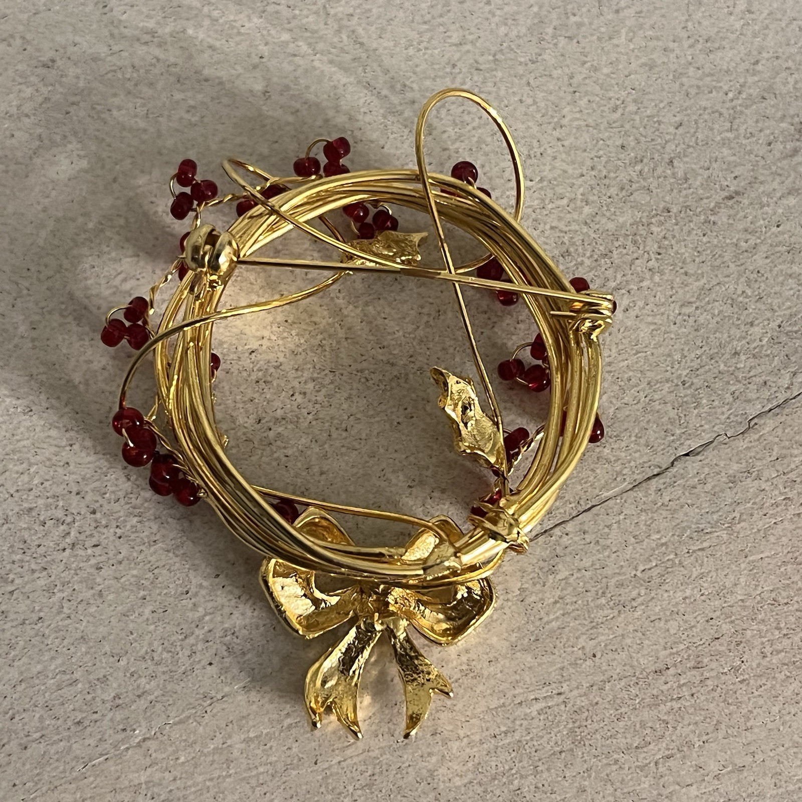 Christmas Holiday Wreath Ring Crystal Like Beaded Berries 2.5″