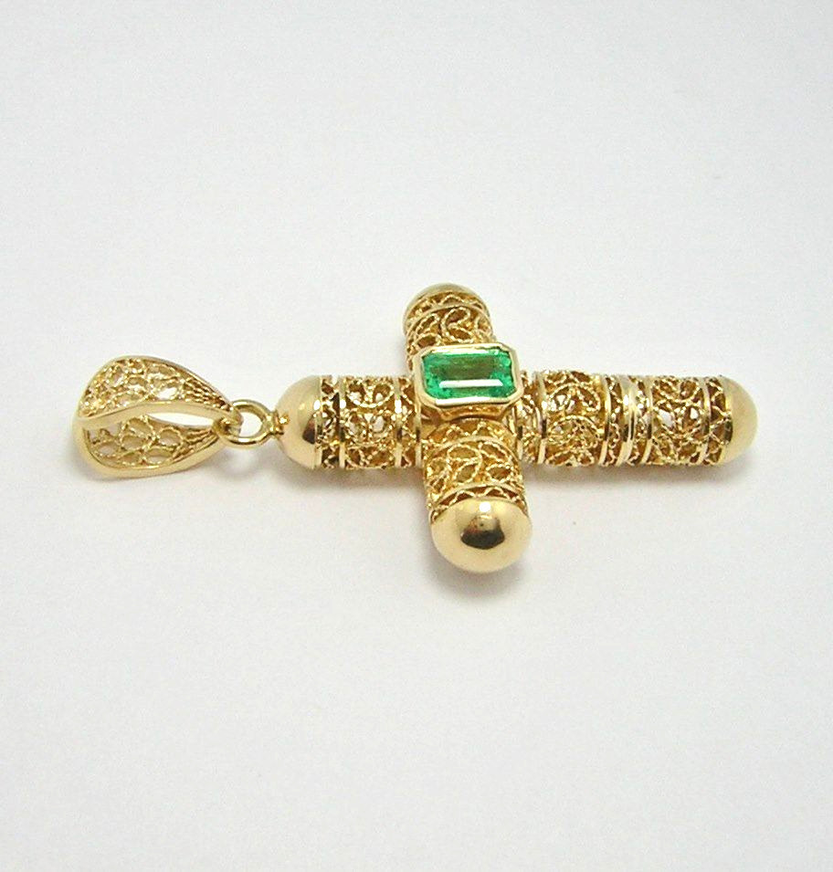 Colombian Emerald Filigree Cross Pendant Square Shape 0.85 Cts 18K Gold Fine Muz