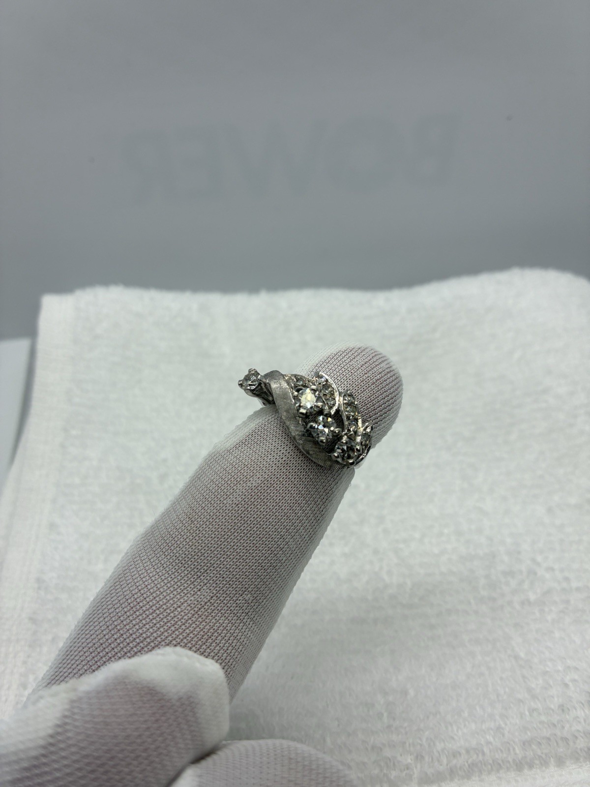 LADIES 14K WHITE GOLD DIAMOND RIGHT HAND RING UNIQUE LEAF/FEATHER DESIGN
