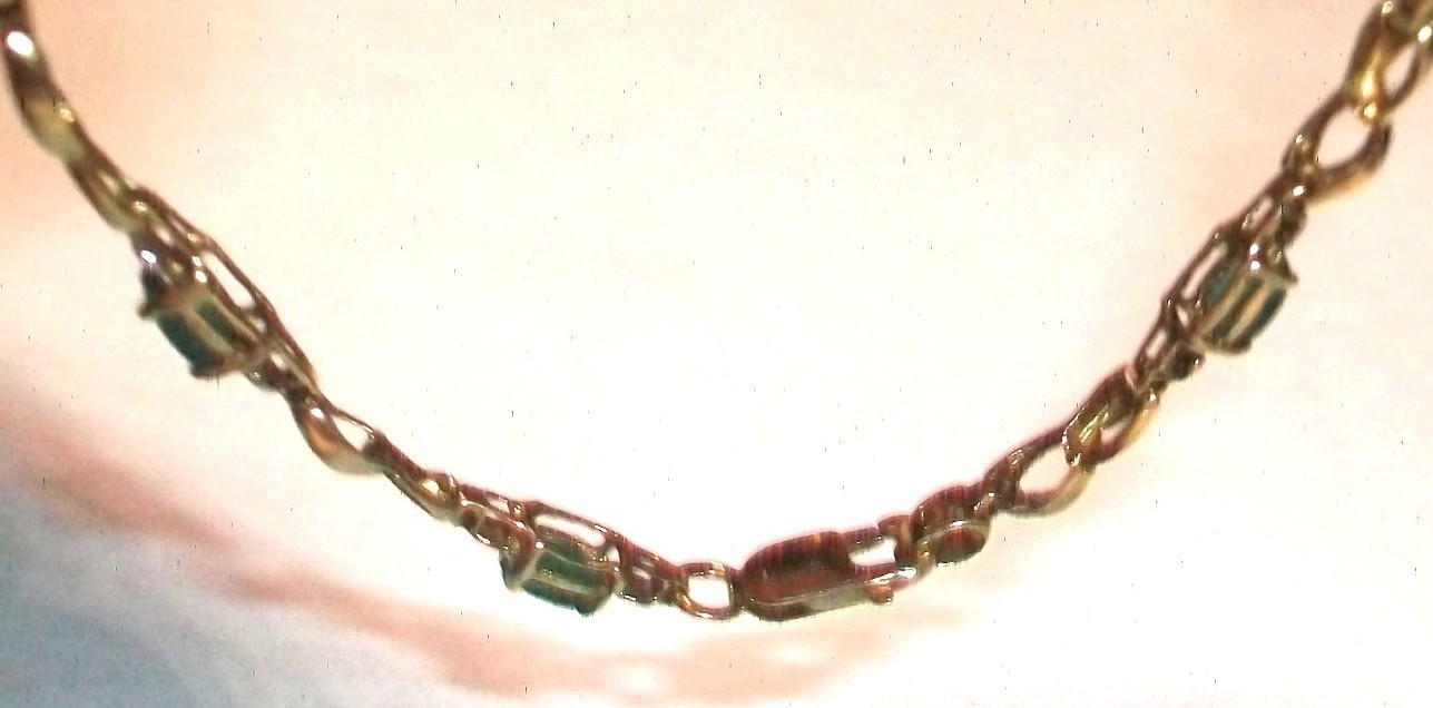 Vintage 10K Yellow Gold Oval Green Emeralds (10) Diamond (2) Bracelet 3.2 Grams