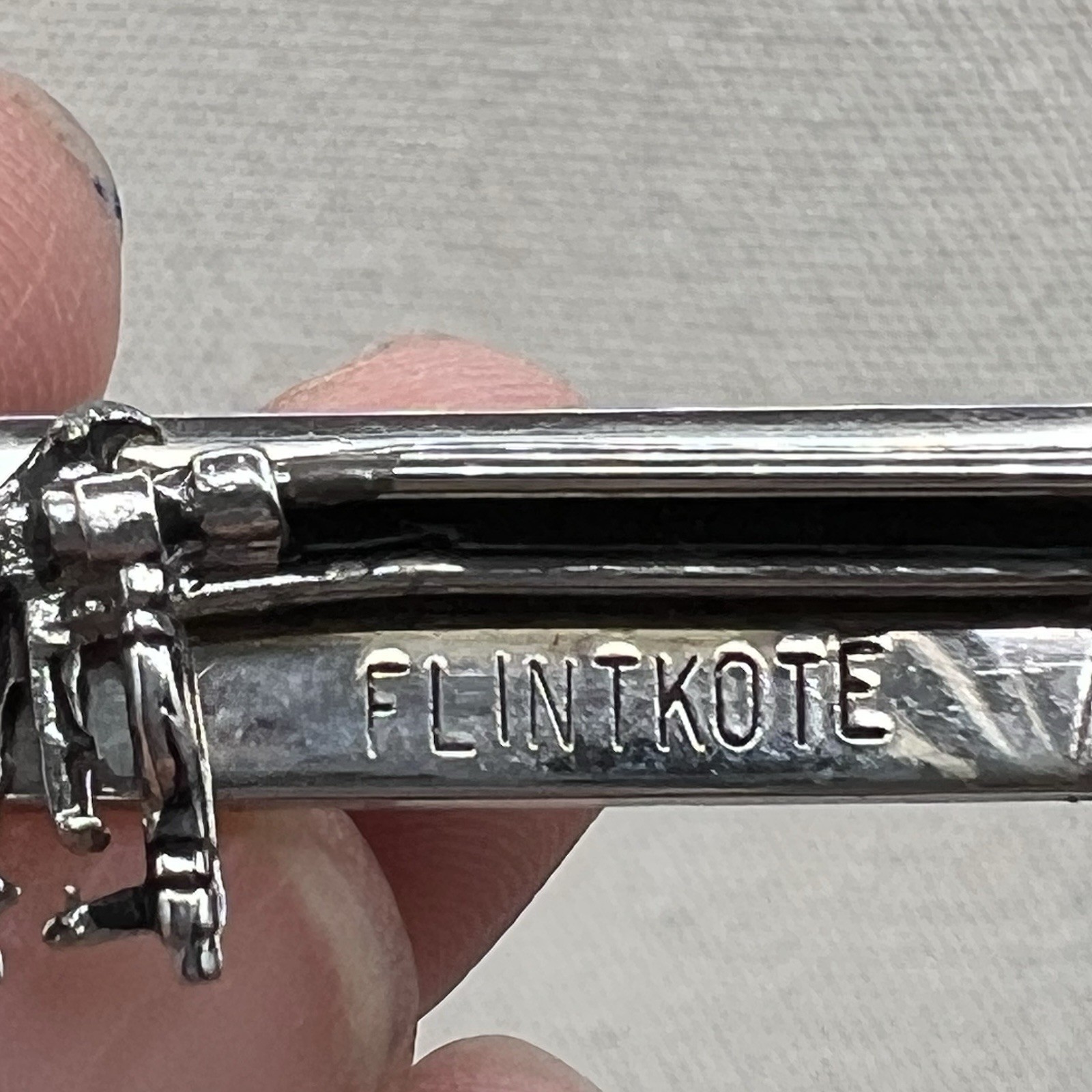 Vintage Rifle Shotgun Tie Clip Silver Tone Advertising Flintkote Signed 1.75″