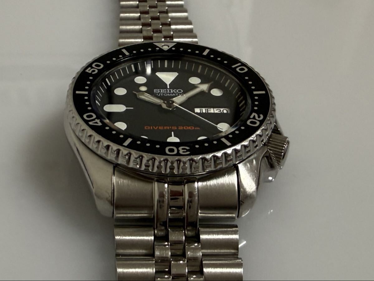 Seiko SKX007J Men’s 42mm Stainless Steel Automatic Dual Date Wristwatch