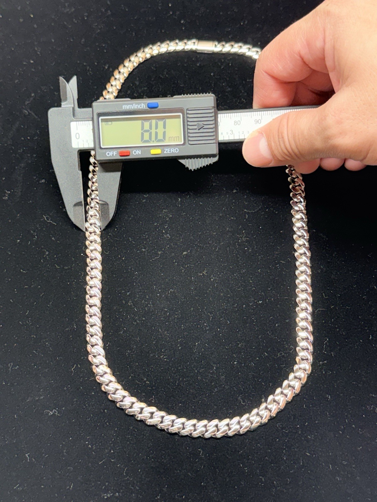 8mm Miami cuban chain in 925 silver 22 inches long (72.8g)