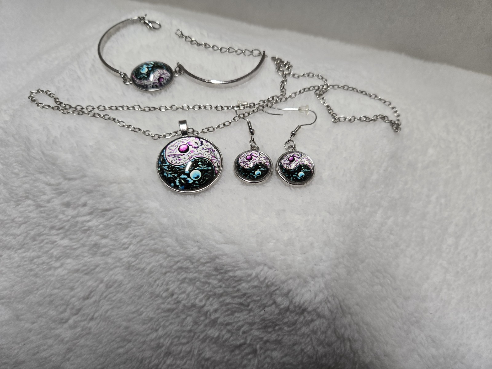 Multi-Color Butterfly & Leaf Design Silvertone Necklace Set NWOT