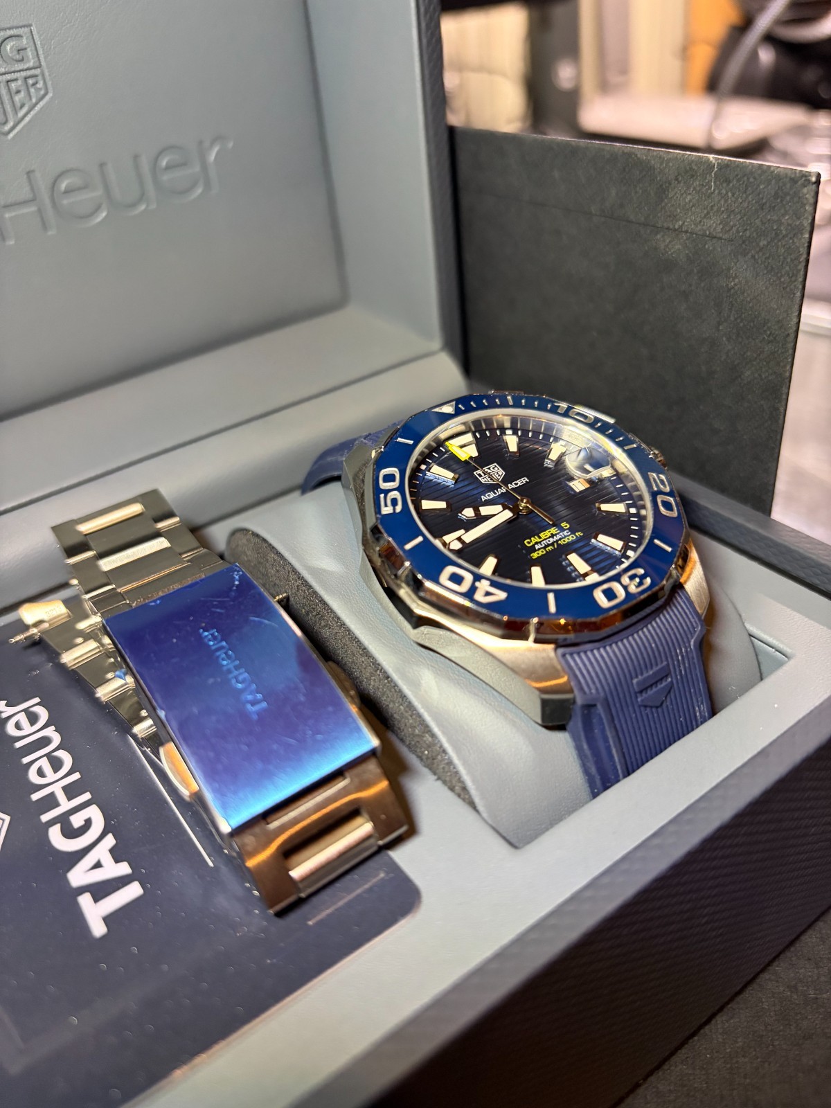 TAG Heuer Aquaracer Ref:WAY201B 43mm Box&Card unworn bracelet plus rubber strap