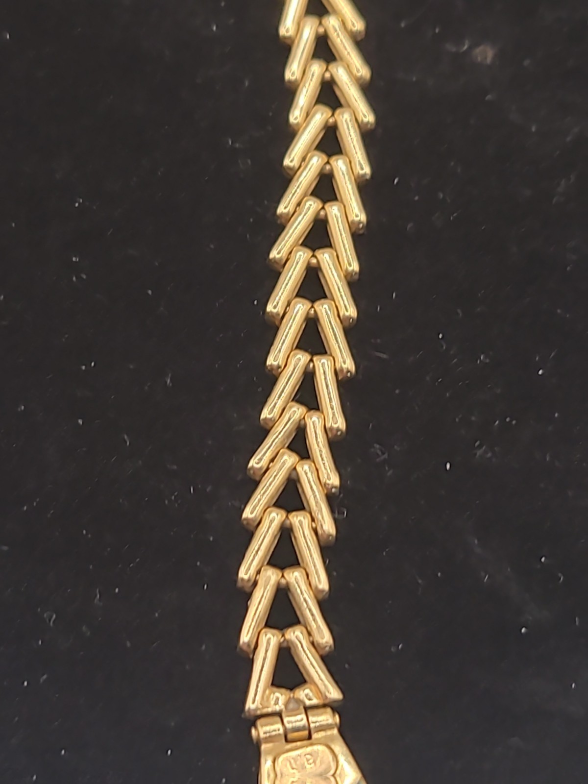 Bracelet 14kt gold. 8.25 in. 13.48 G. Dominique. Chevron design.