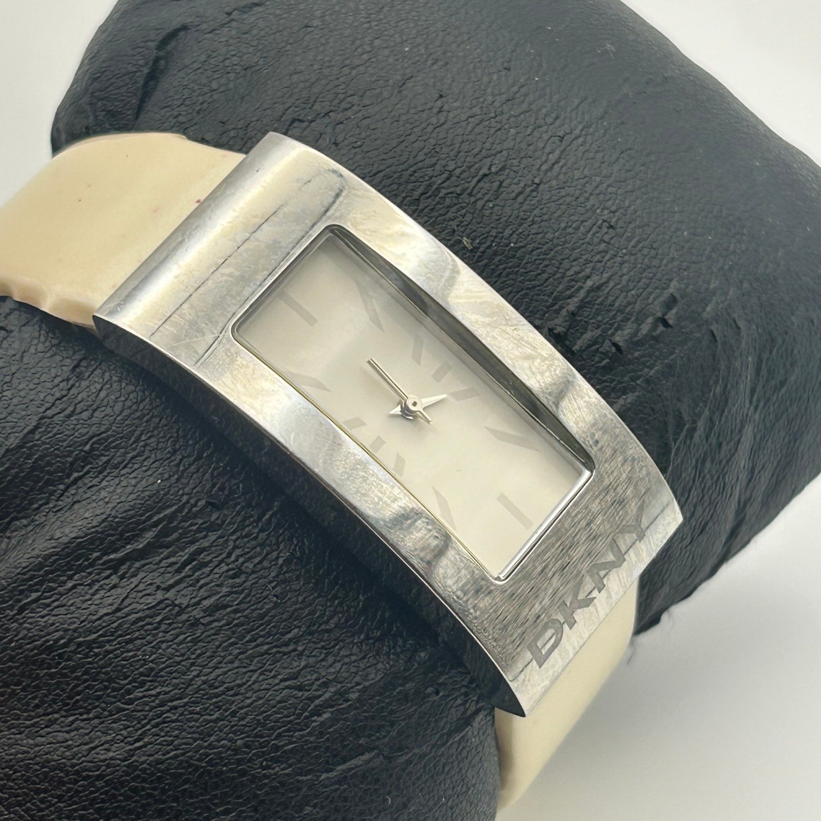 DKNY Silver-tone Stainless Steel Minimalist Ladies Watch Working New Battery