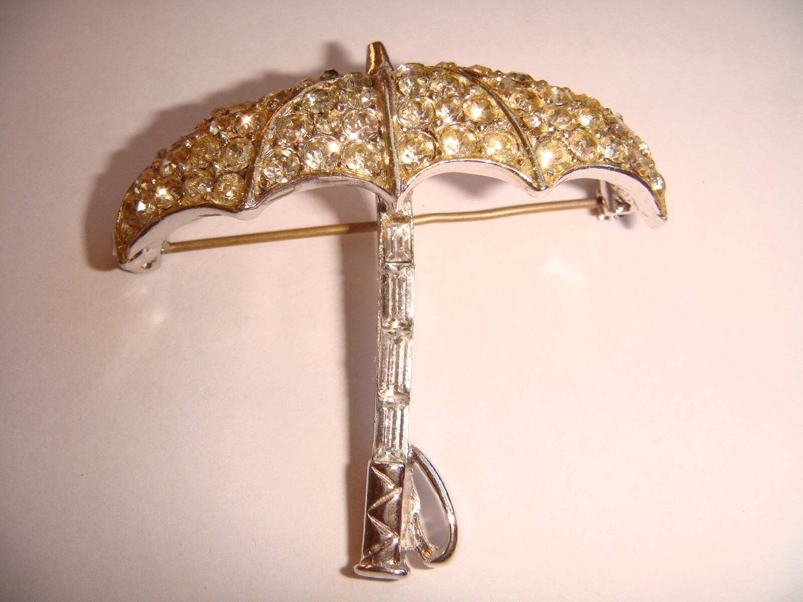 VINTAGE UMBRELLA SHAPE PIN BROOCH PAVE ROUND AND BAGUETTE RHINESTONES ESTATE