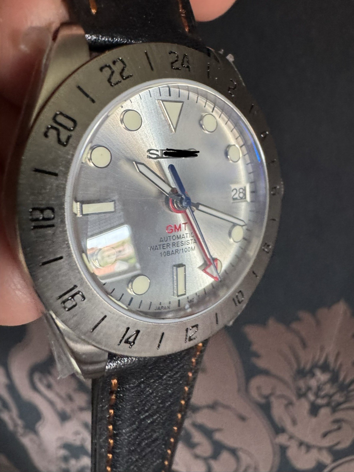 CUSTOM – MOD – GMT watch with S logo and original S NH 34 movement.