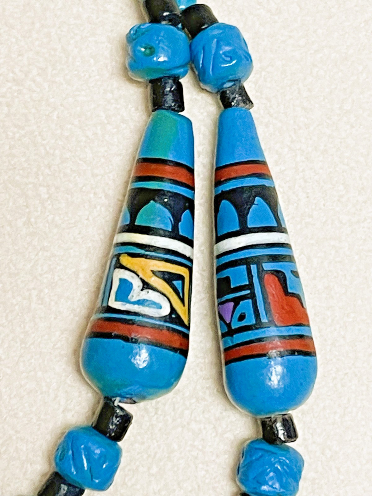 NATIVE AMERICAN Art Pottery Necklace, 19″ Long Hand-Painted Dark Blue, Geometric