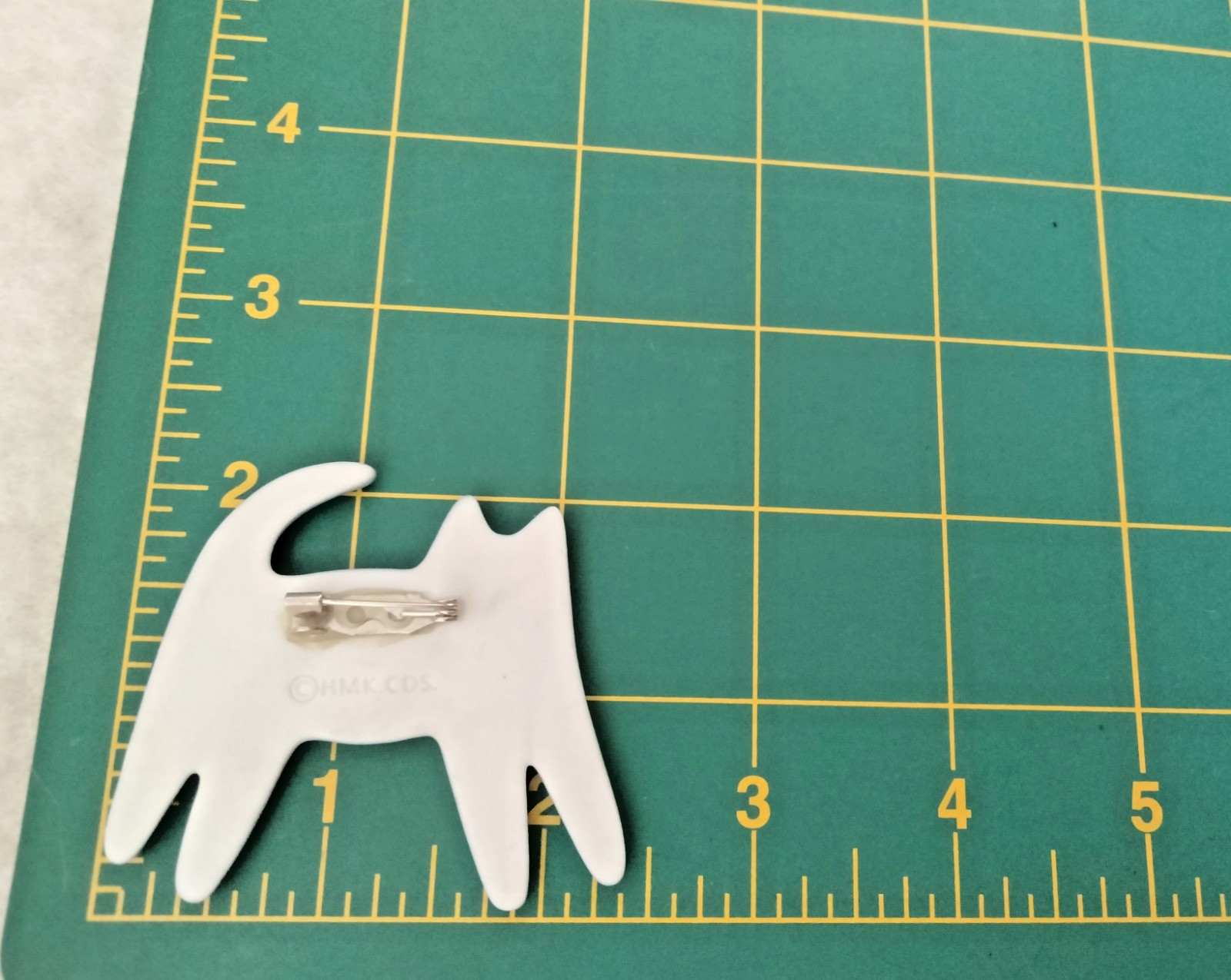 Vintage Ceramic Hallmark CDS Cat Brooch (147 – 2320)