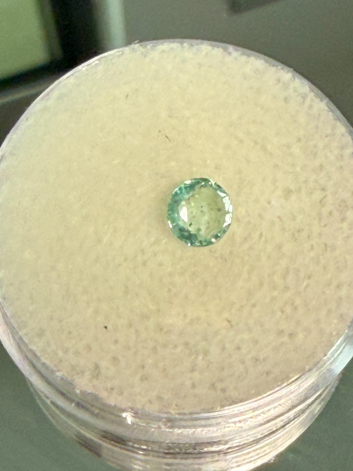 Light Green Round Emerald Gemstone (4.5mm – 0.50 ct) (ERG-02)
