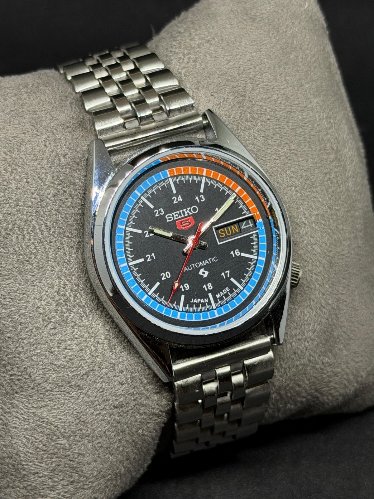 Vintage Seiko 5 Automatic Day/Date Japanese Men’s Wrist Watch