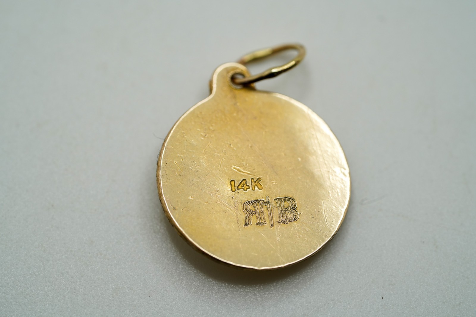 Vintage 14k Yellow Gold Virgin Mary Pendant Charm 1.7cm 1.51g