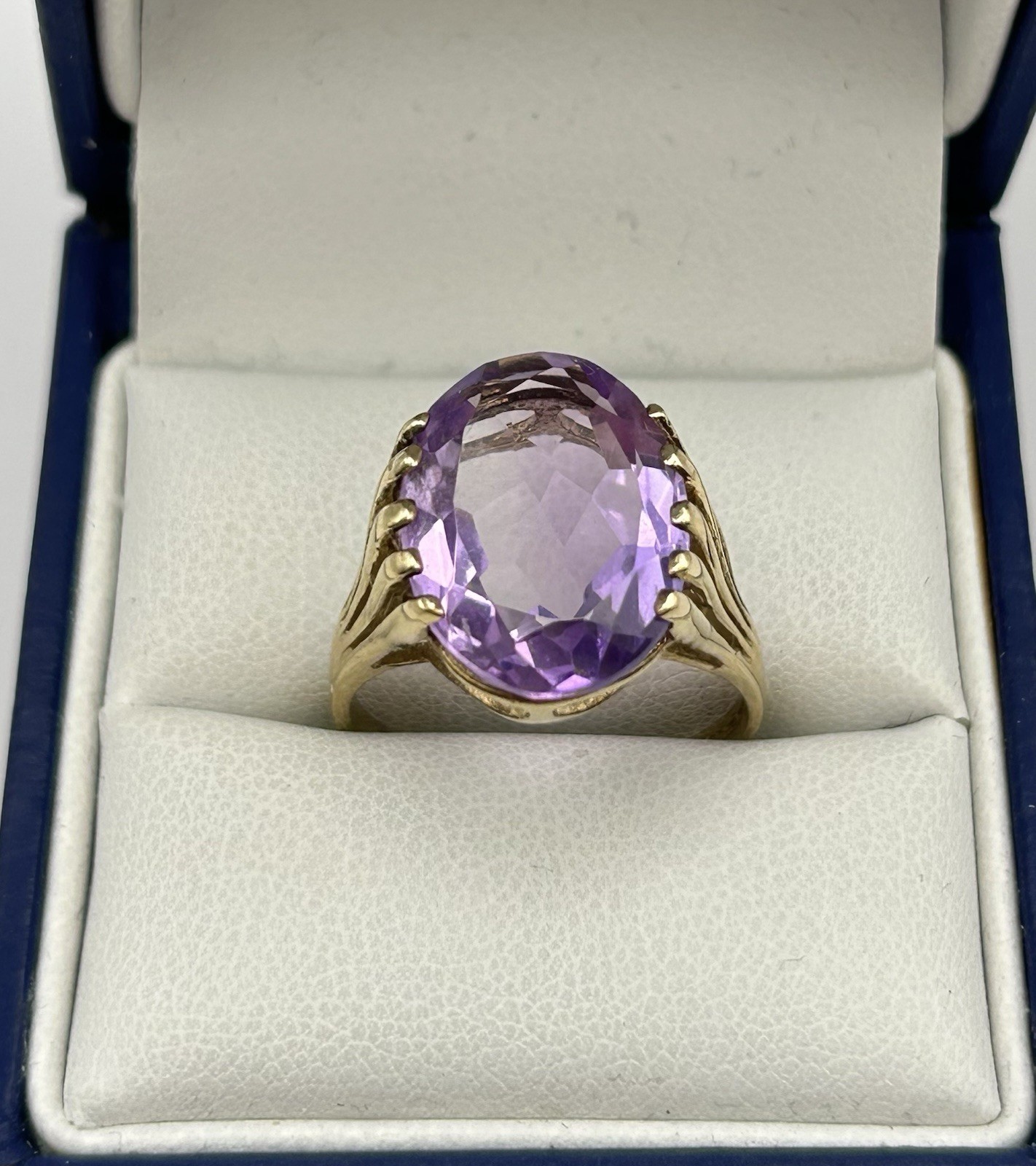 Vintage Large 9ct Gold & Amethyst Ring. Size O London 1990. 3.8 Grams