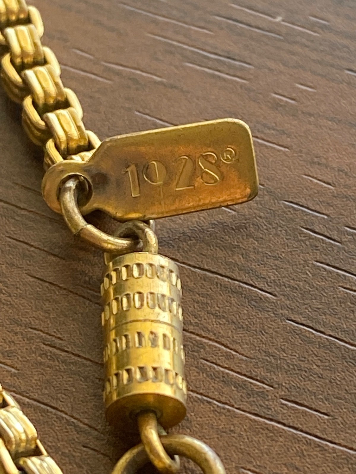 1928 Gold Tone Victorian Style Heart & Hand Pendent Necklace