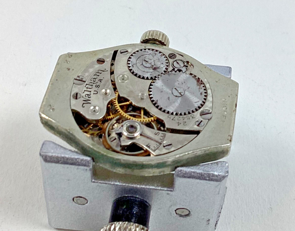 Vintage 1923 Lady Waltham 10L 15 Jewel Movement Runs Spare Part Repair READ