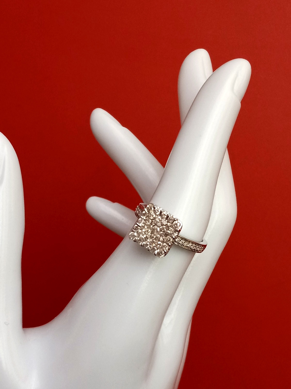 1ct Diamond (H 12) Ring in 10K White Gold Size 7, 3.70g